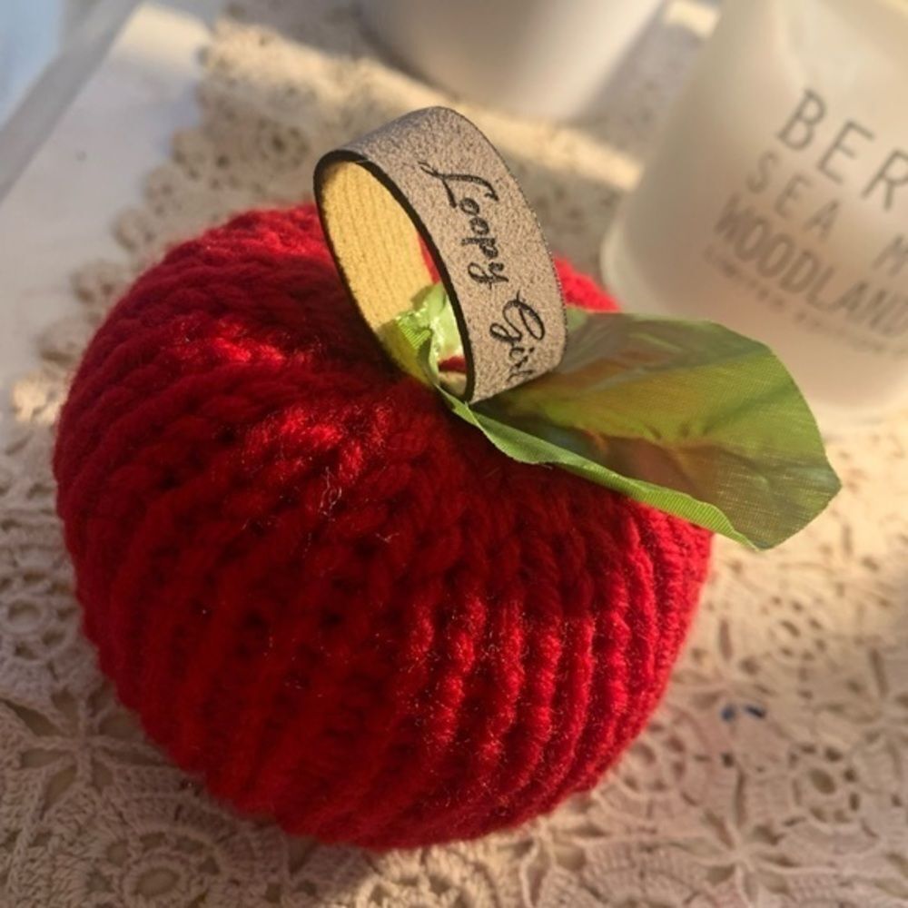 Hand knit apple - Picture 3 of 5